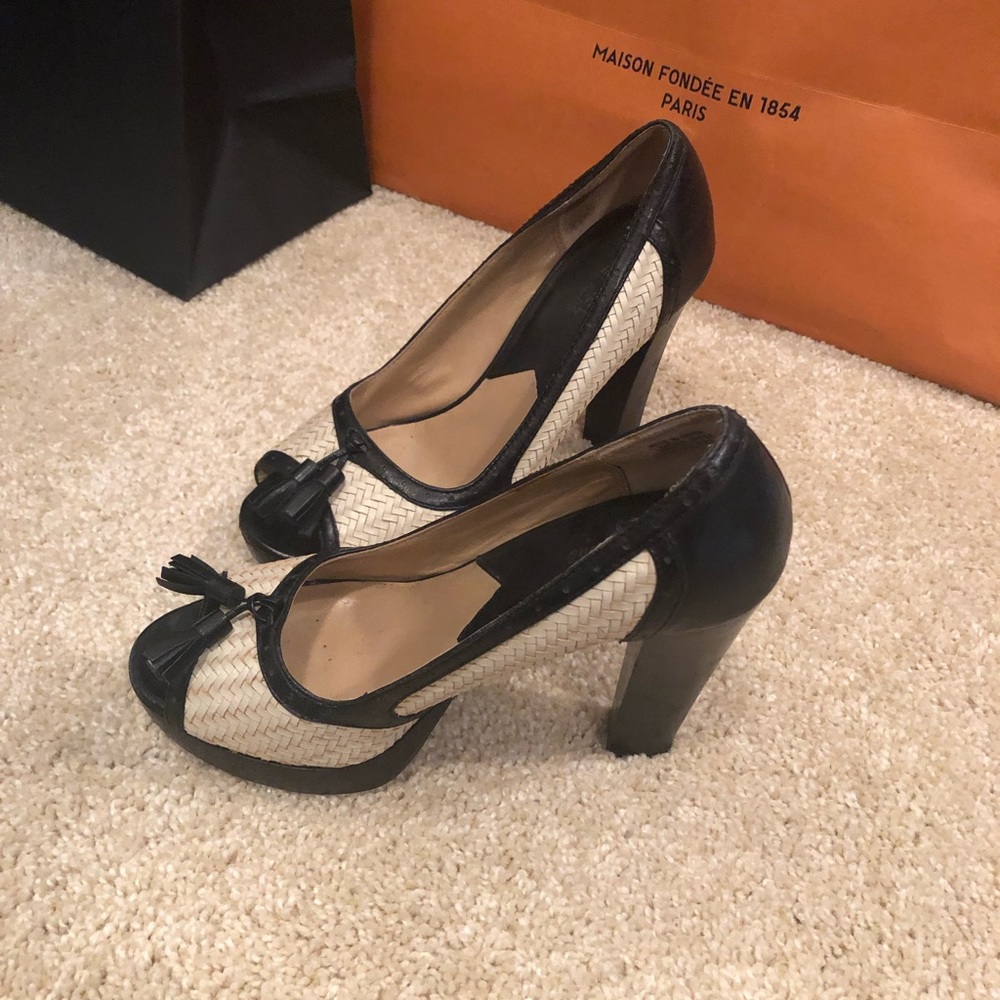 Gorgeous Michael Kors stacked heel-Good condition